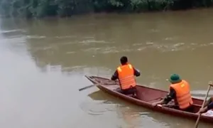 Hai học sinh lớp ba mất tích khi tắm sông Hai học sinh lớp ba mất tích khi tắm sông