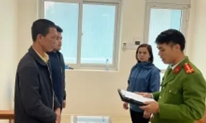 Bị khởi tố vì đập hỏng điện thoại của vợ Bị khởi tố vì đập hỏng điện thoại của vợ